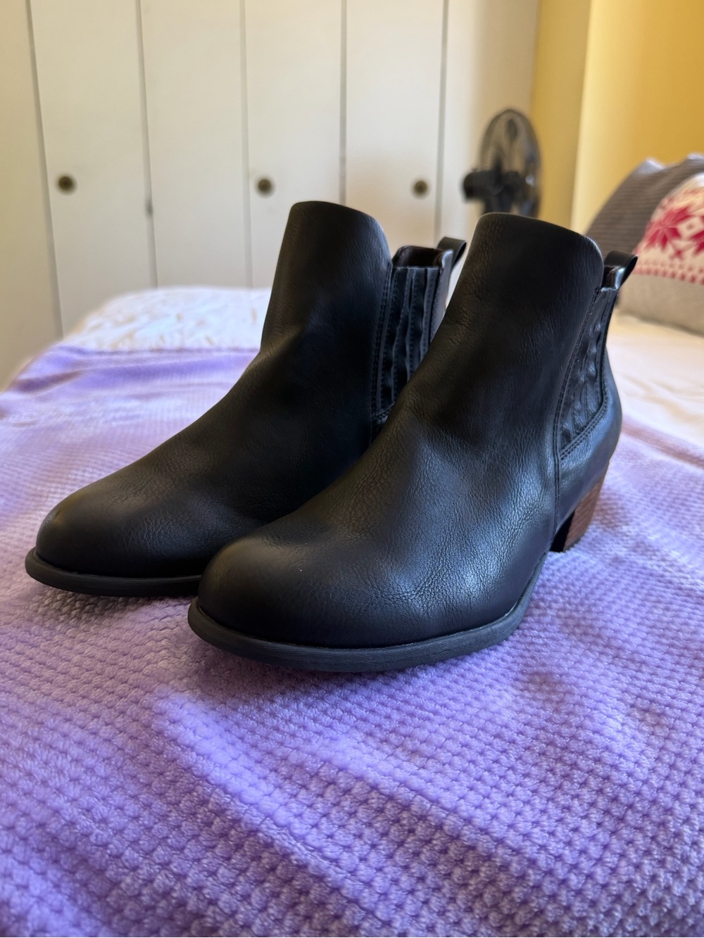 Woman’s B.O.C ankle boots size 10 NWOT